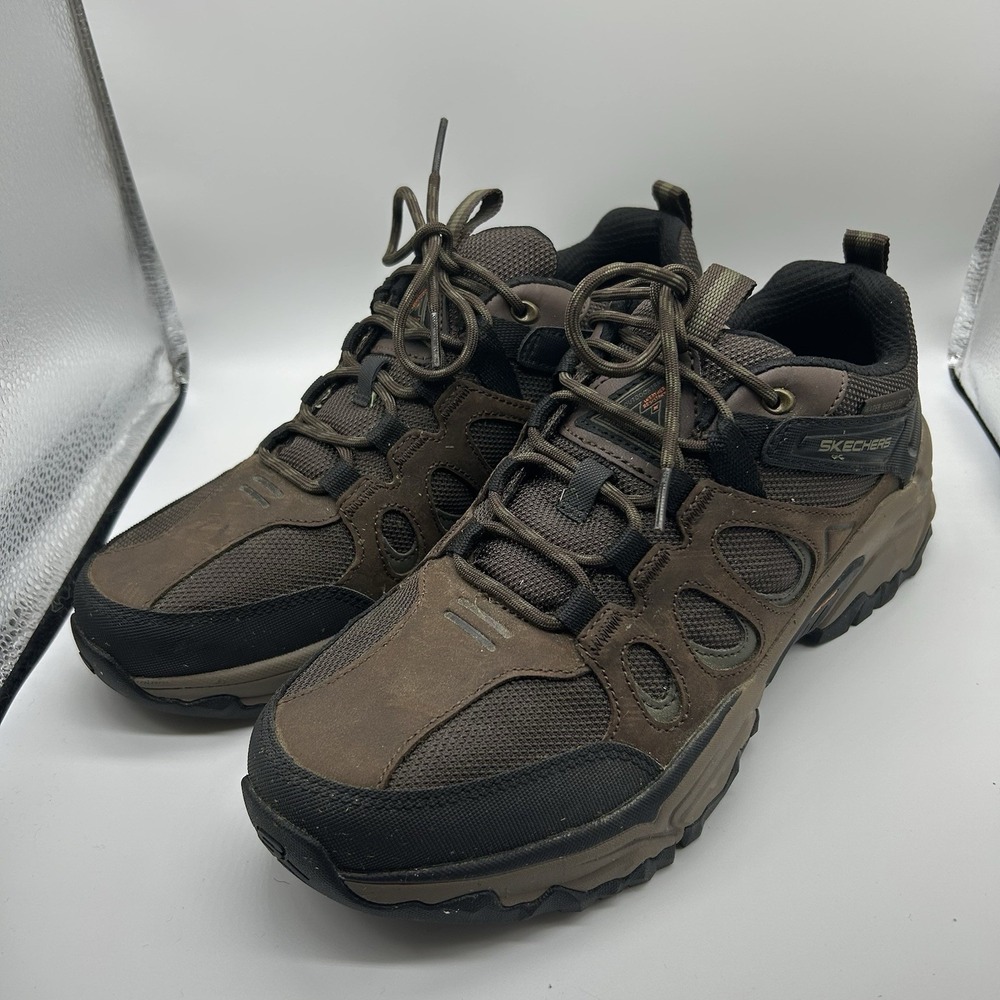 Skechers Mens 9.5 Outdoor Relaxed Fit Memory Foam Water Repellent Shoes Selvin